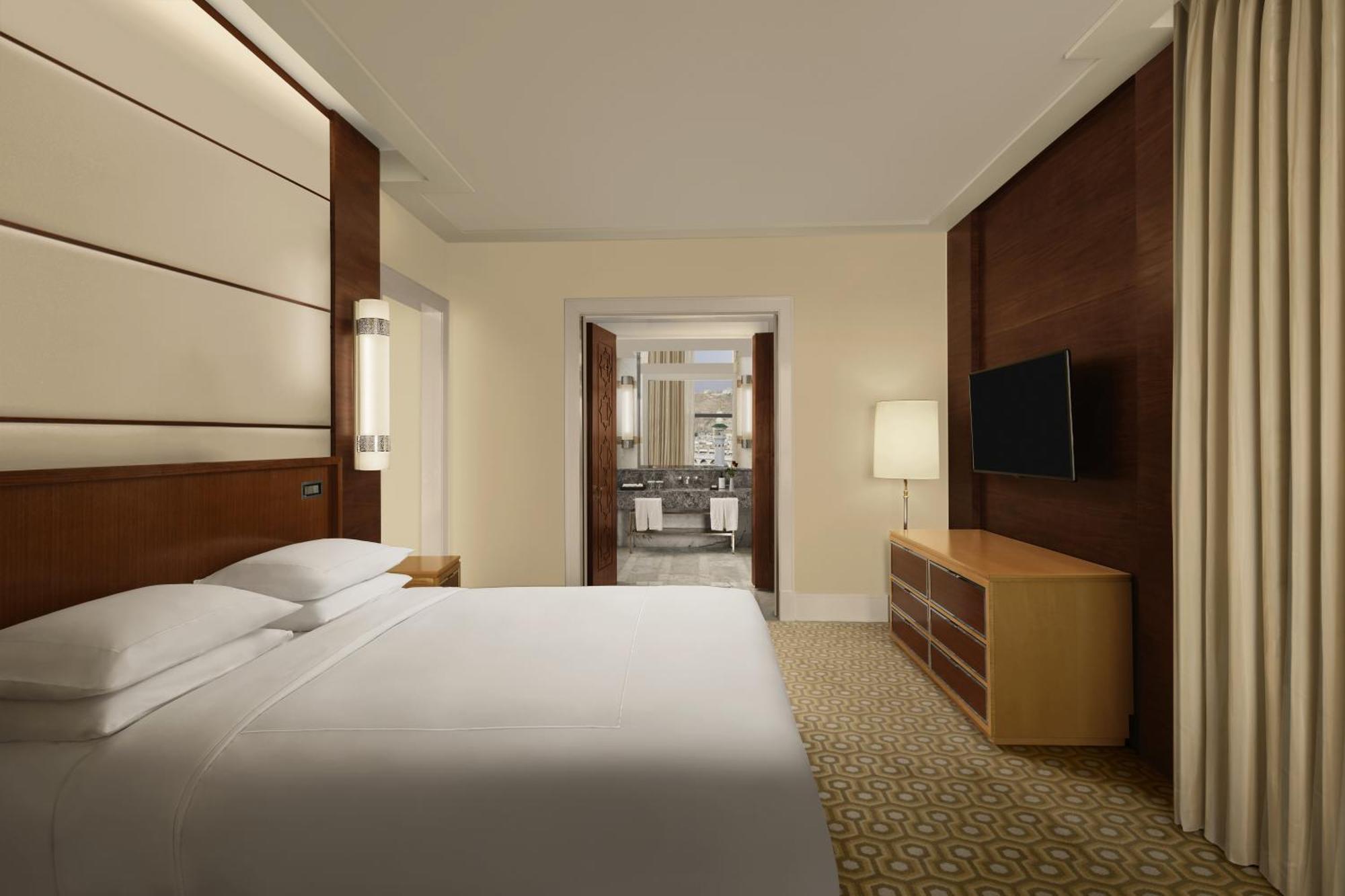 Conrad Jabal Omar Makkah Hotel Mecca Exterior photo A bedroom in the hotel
